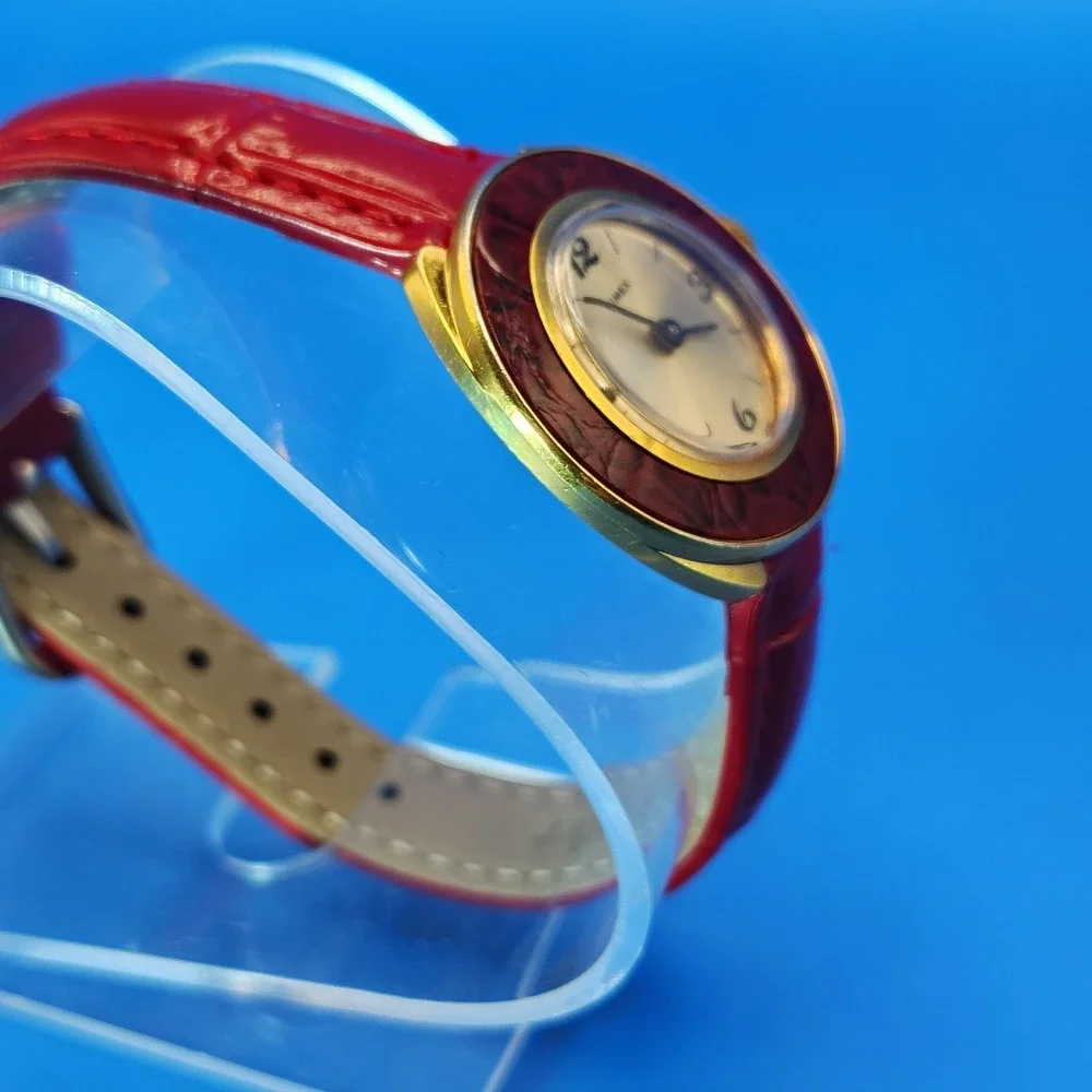 Vintage 1974 Timex Mechanical Wind 27mm Women's‎ Watch New Leather Size 4-6.75